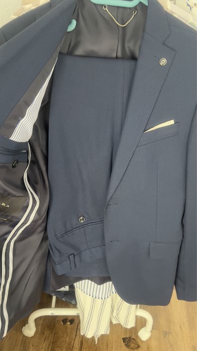 Costum Zara bleumarin ca nou