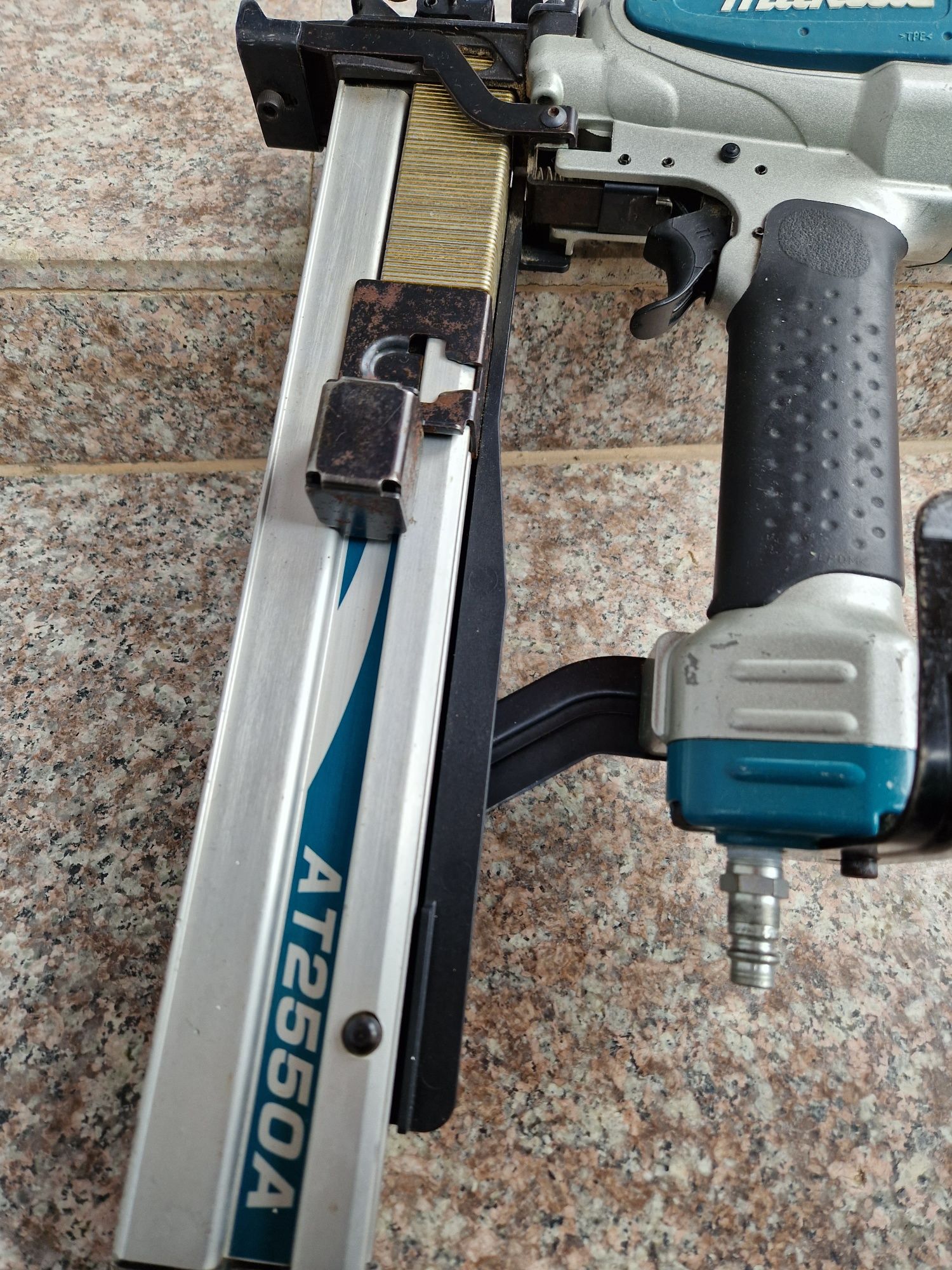 Makita capsator pneumatic