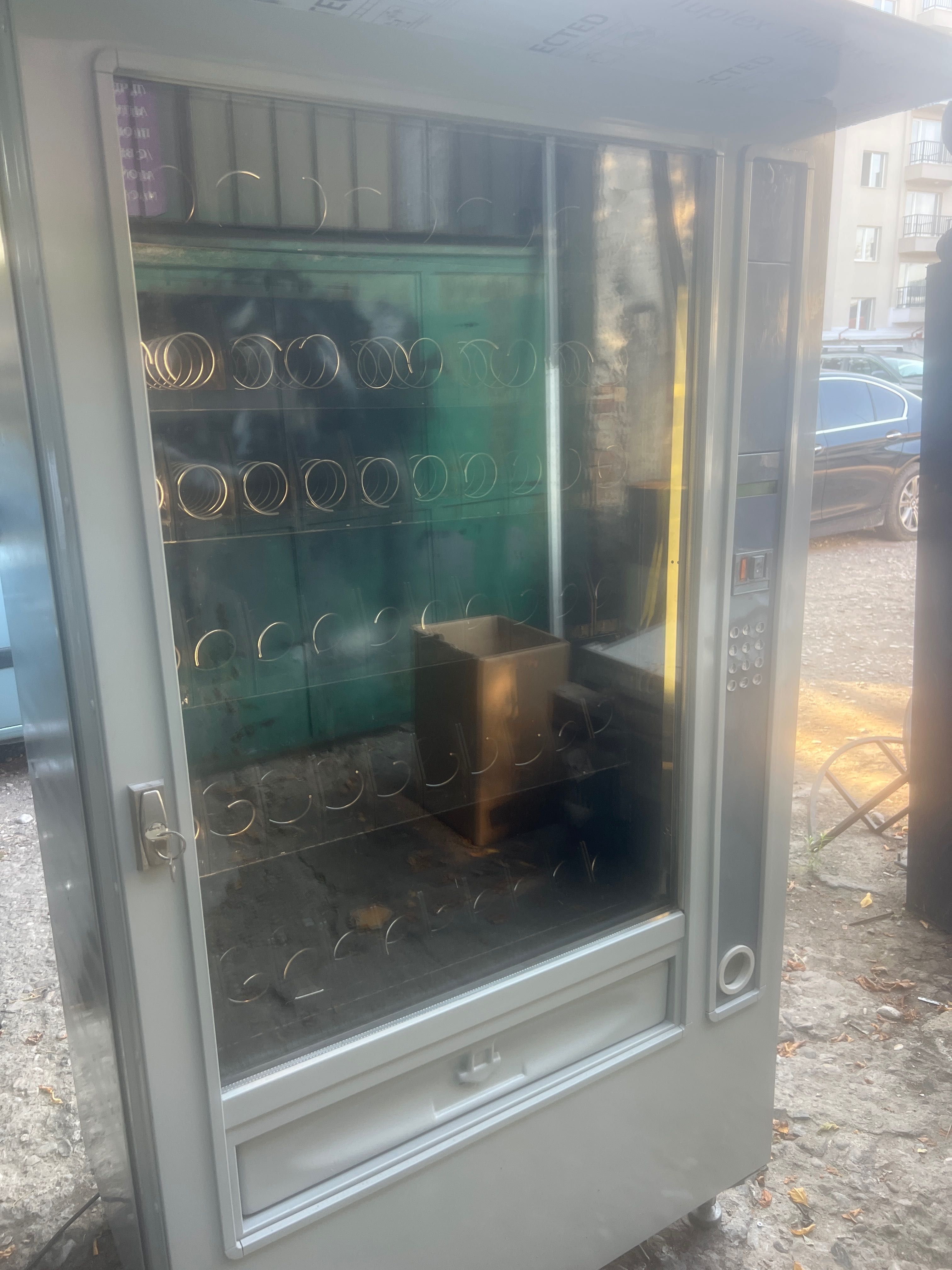 Вендинг автомат Зануси Спринг