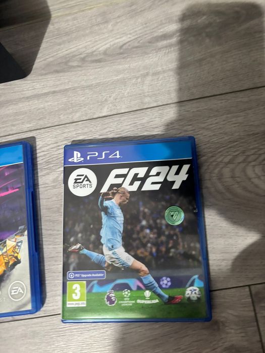 Vand PlayStation 4 500gb aproape nou