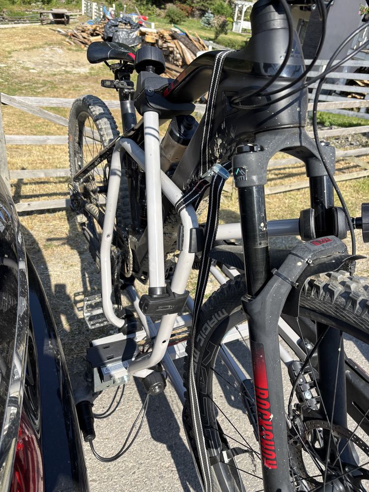 Suport 3 biciclete cu prindere pe carlig
