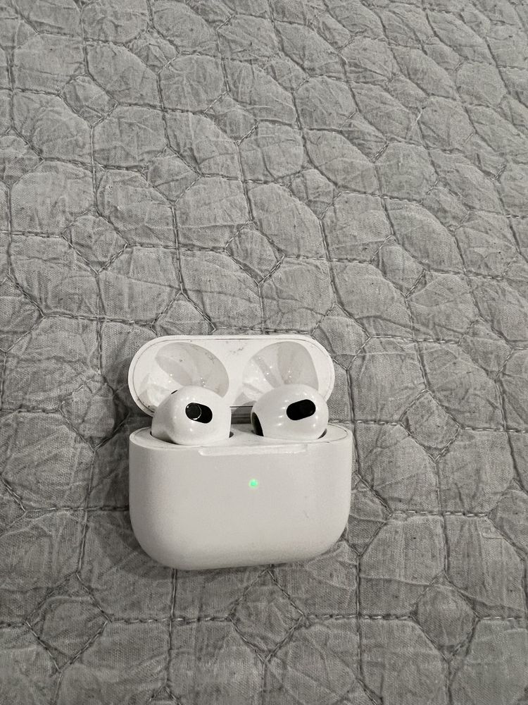 Apple AirPods 3rd generation-безжични слушалки