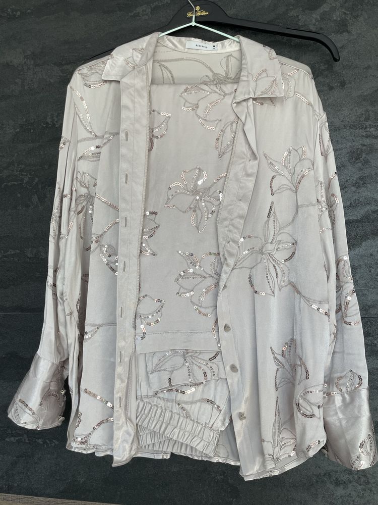 Costum superb satin 2 piese paiete bej perlat
