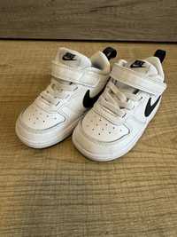 Pantofi Nike mărime 22