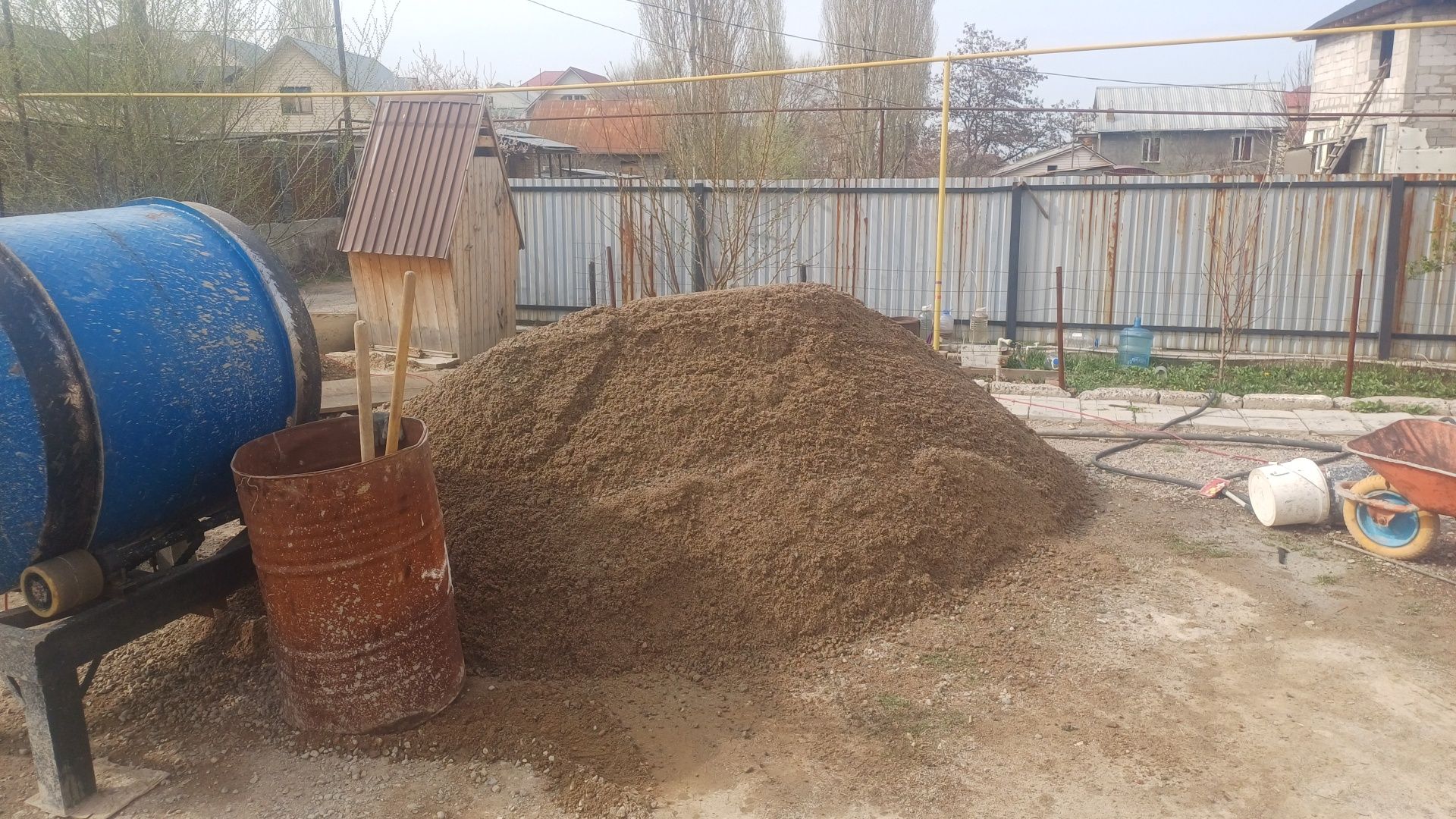 Доставка сыпучих материалов сникерс отсев камень