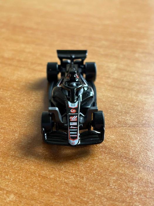 Колекционерска Формула 1 количка Haas от HotWheels сезон 24/25