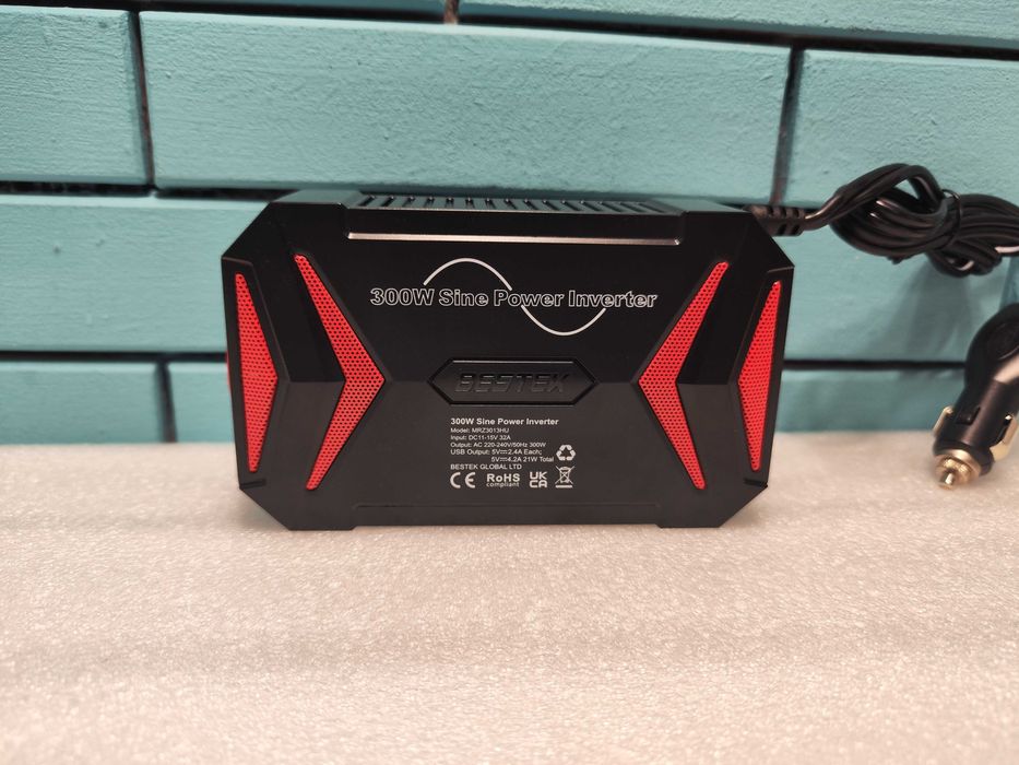 BESTEK инвертор 300W 12V→230V чиста синусоида за автомобил