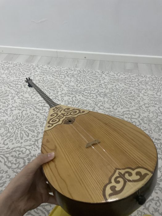 Домбыра сатылады срочно