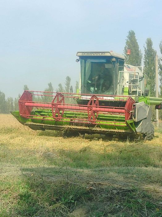 Claas Dominator 130