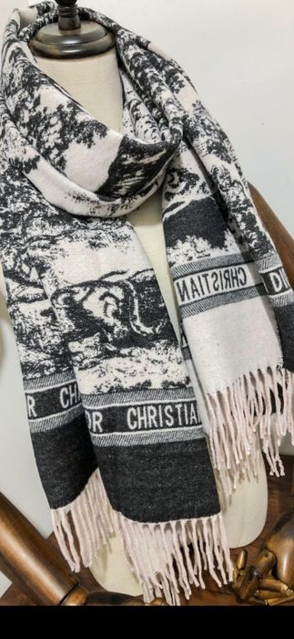 Fular Christian Dior, model 2026