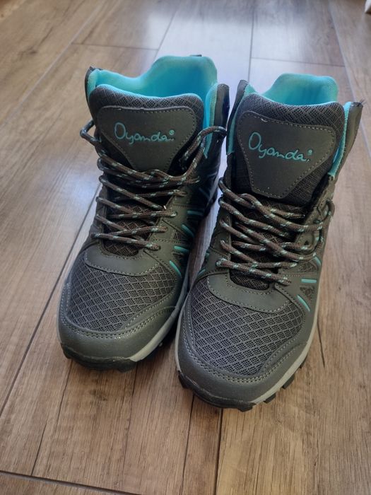 Дамски спортни обувки