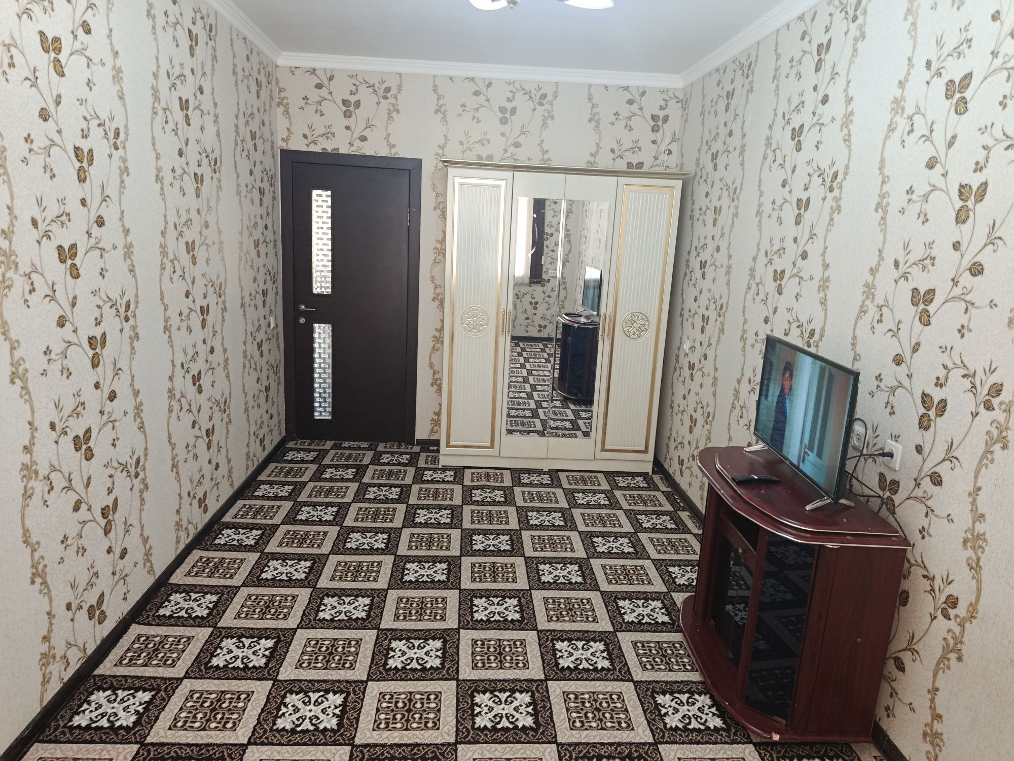 Media park orqasida 3 xona ijara