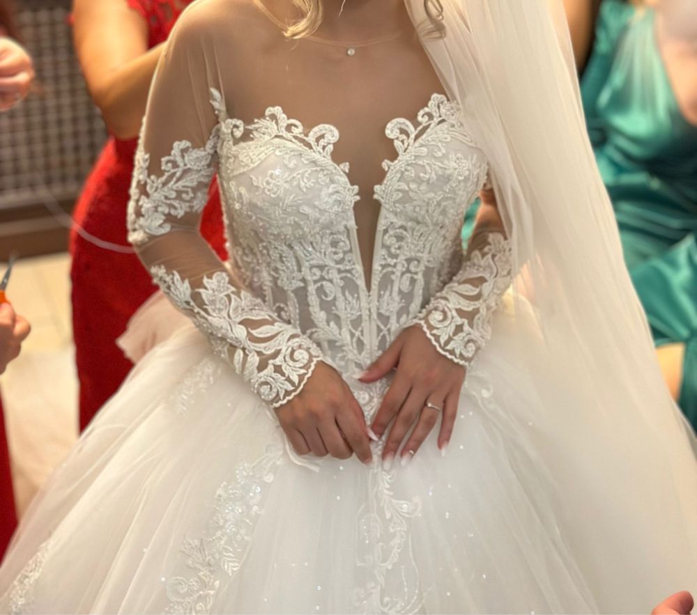 Vând rochie de mireasă Aryana Karen model Daphne