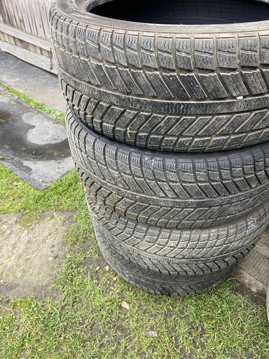 Anvelope Iarna 235/40R19