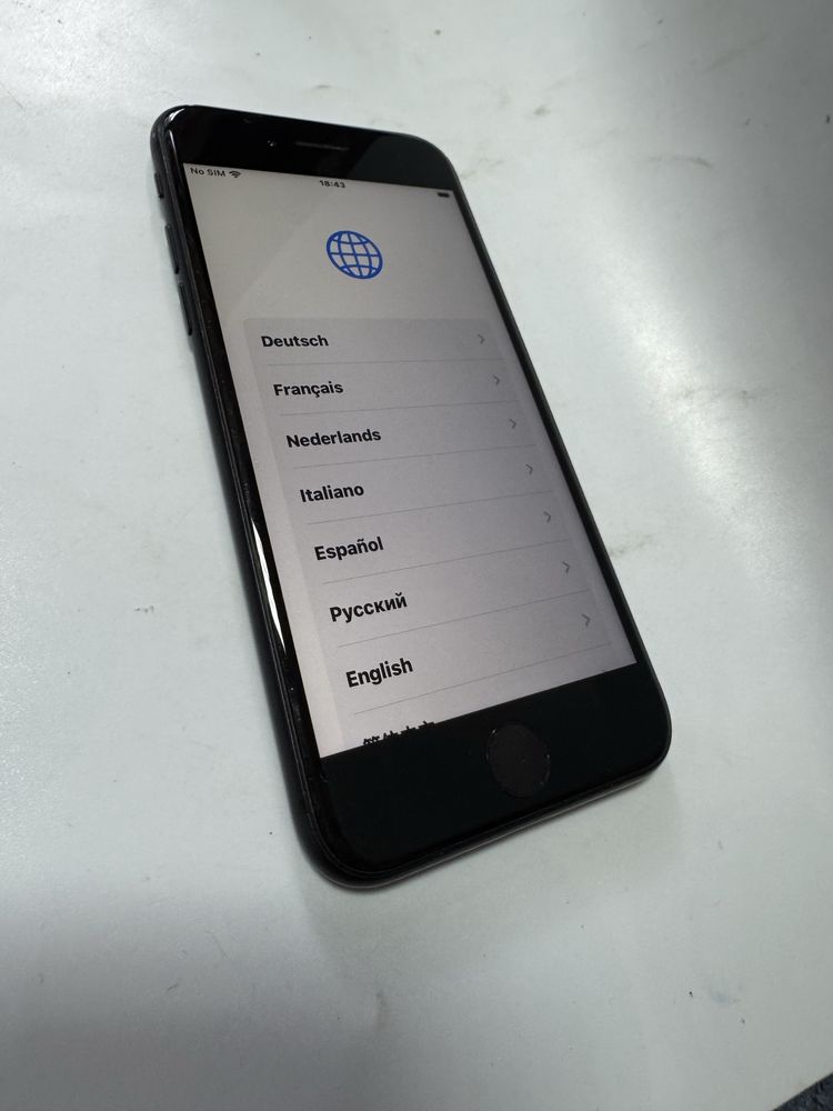 iPhone SE (2022) 64gb - заключен с iCloud, за части