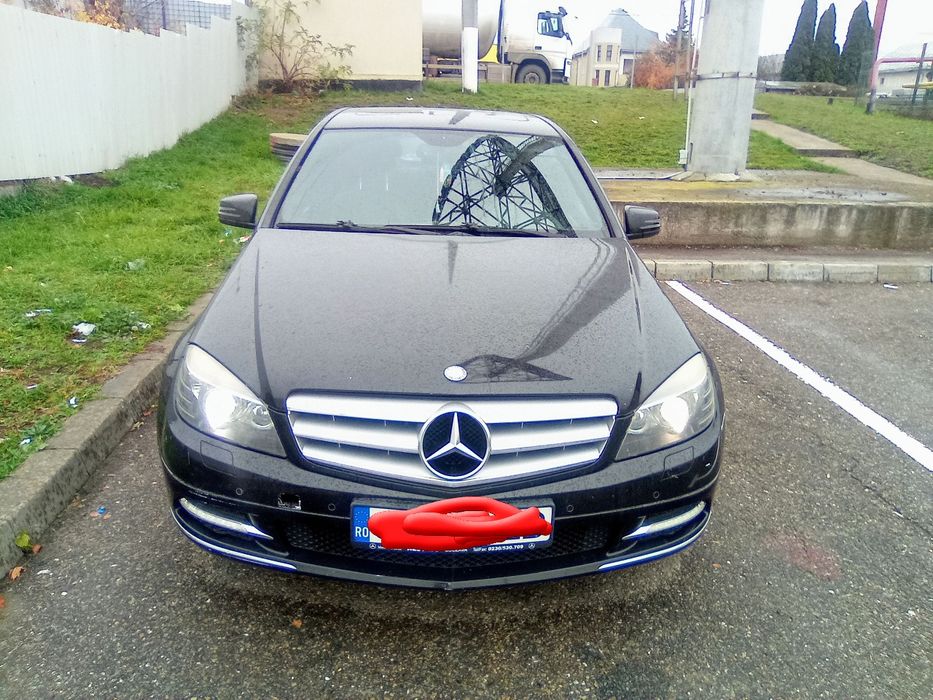 Vând Mercedes Benz c220