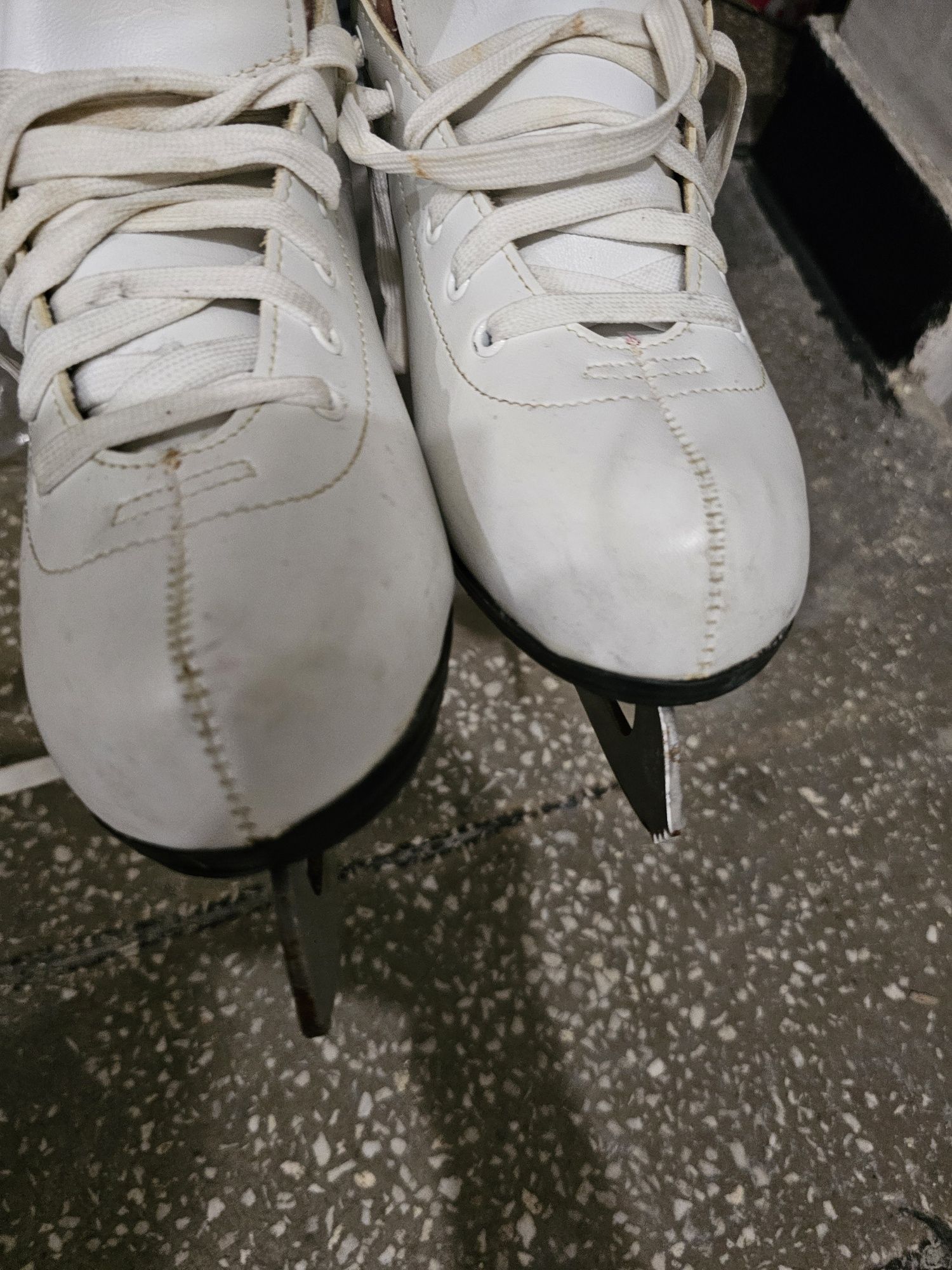 Patine Roces albe noi marime 41
