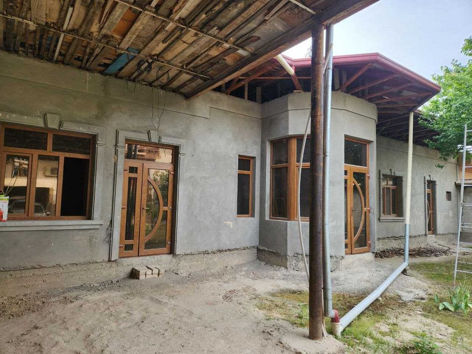 Uy sotiladi Ibn Sinoda. sostoyaniyasi yaxshi.