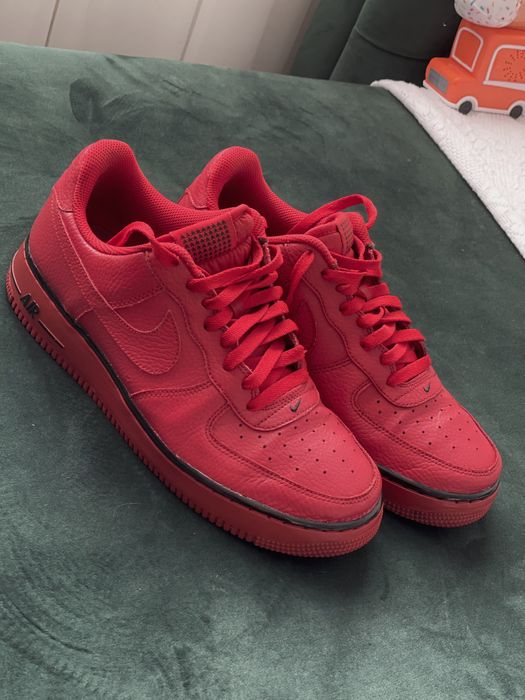 Vând adidasi NIKE Air Force 1 triple gym