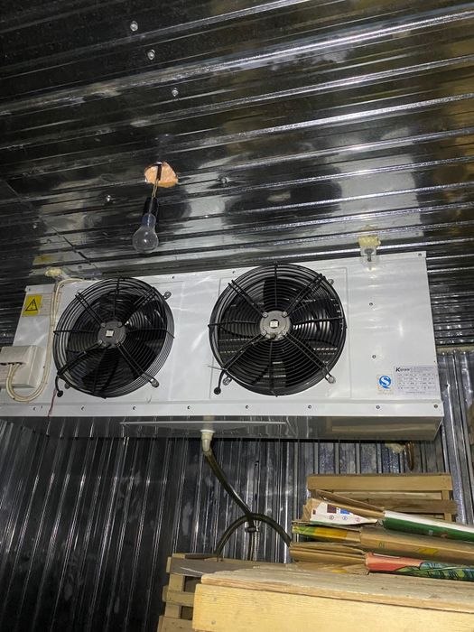 Срочно Продам промышленный холодильник