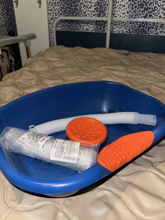 Новая Ванночка для мытья головы лежачихбольных,в подарок шампунь-пена