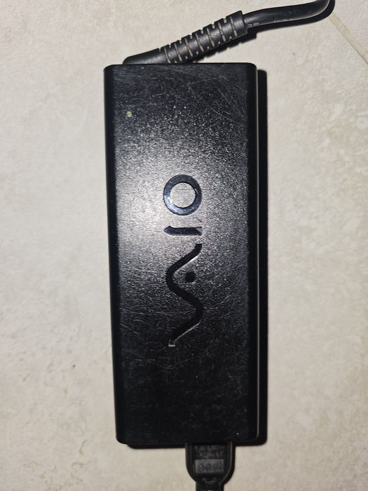 Sony VAIO, model VPCEH1M1E, complet funcțional și gata de utilizare