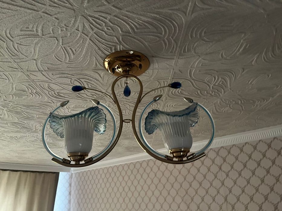 Продам люстру.в хорошем состоянии,.Лампочки в комплекте