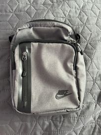 Nike Tech Bag сива чисто нова