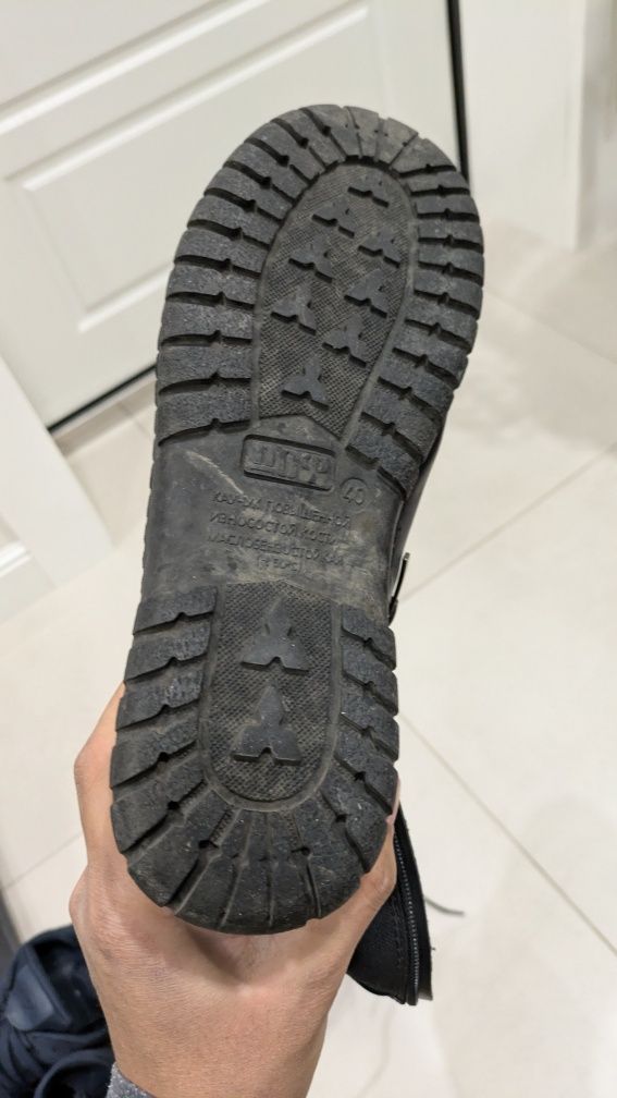 Берцы летние 40го размера.