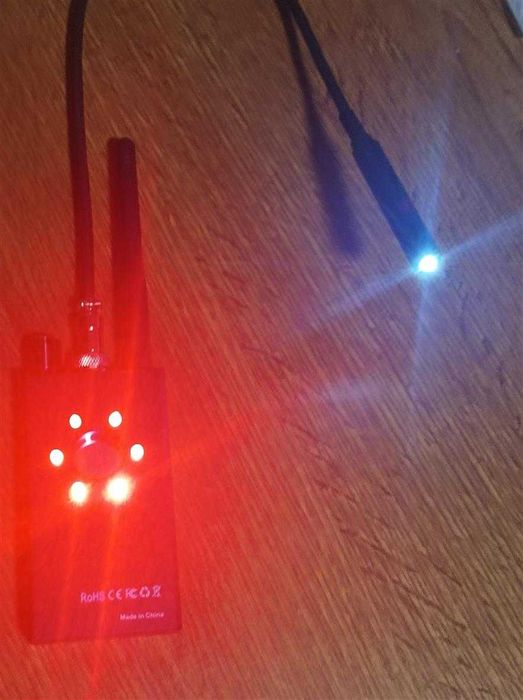 Aparat special pentru cautat camere si microfoane spion