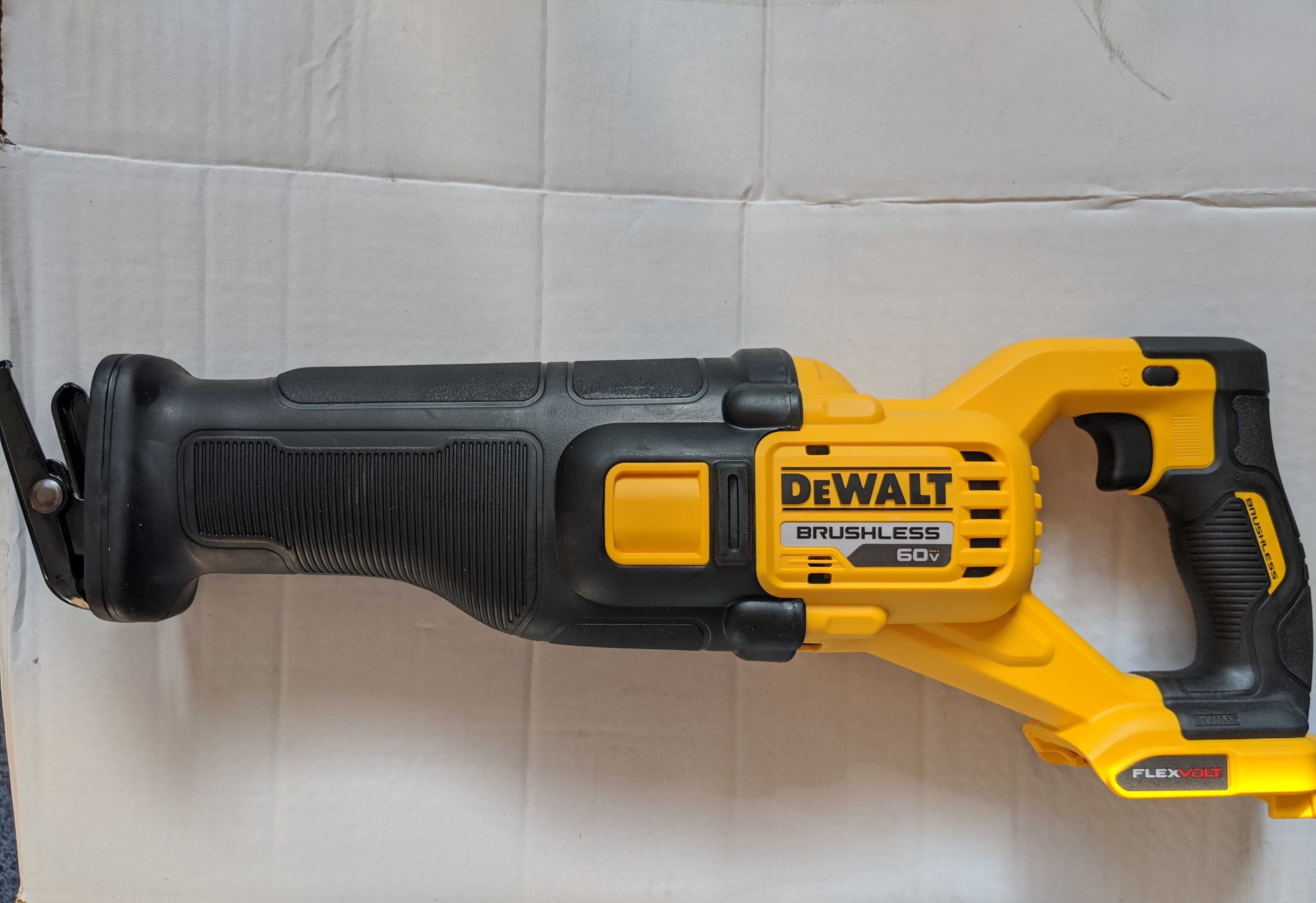 Акумулаторен саблен трион DeWALT DCS389 FlexVolt 60V/54V Внос от САЩ