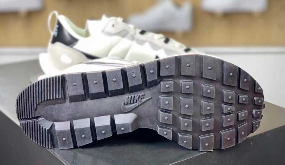 Дамски маратонки Sacai X Nike VaporWaffle 37 номер.