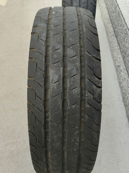 Гуми за бус Континентал 225/75/16 3бр.