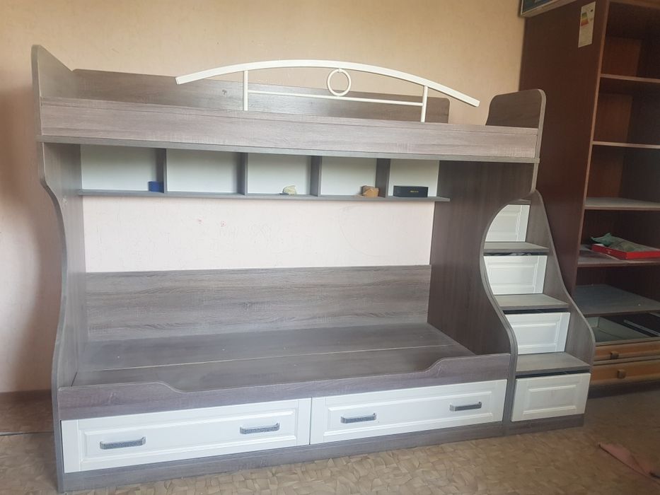 Двухъярусная кровать