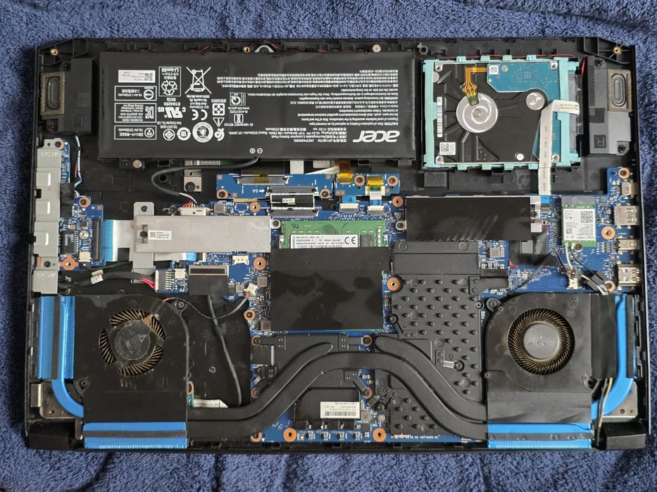 Dezmembrez laptop ACER Predator Helios 300 model N18I3 defect*