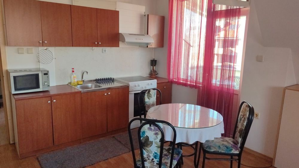 Давам под наем етаж от къща в Асеновград  !