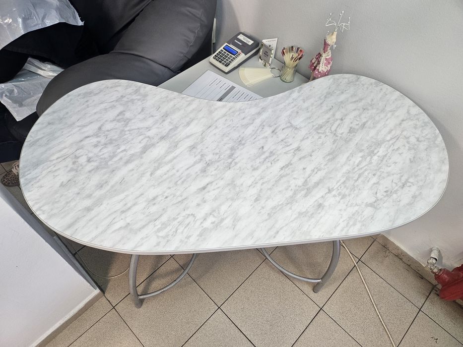 Маса за маникюр в добро състояние