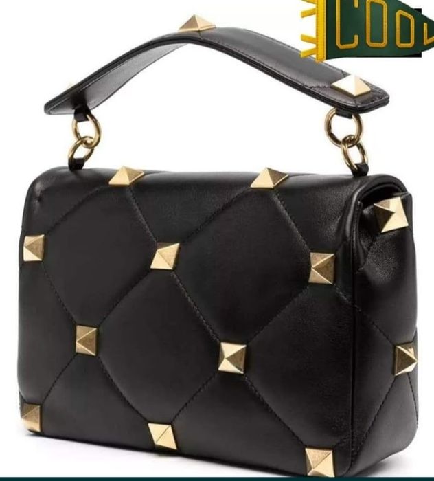 Geanta damă, model Garavani, import Italia, accesorii metalice aurii