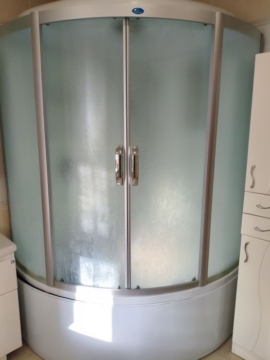Душевая кабина большая глубокая