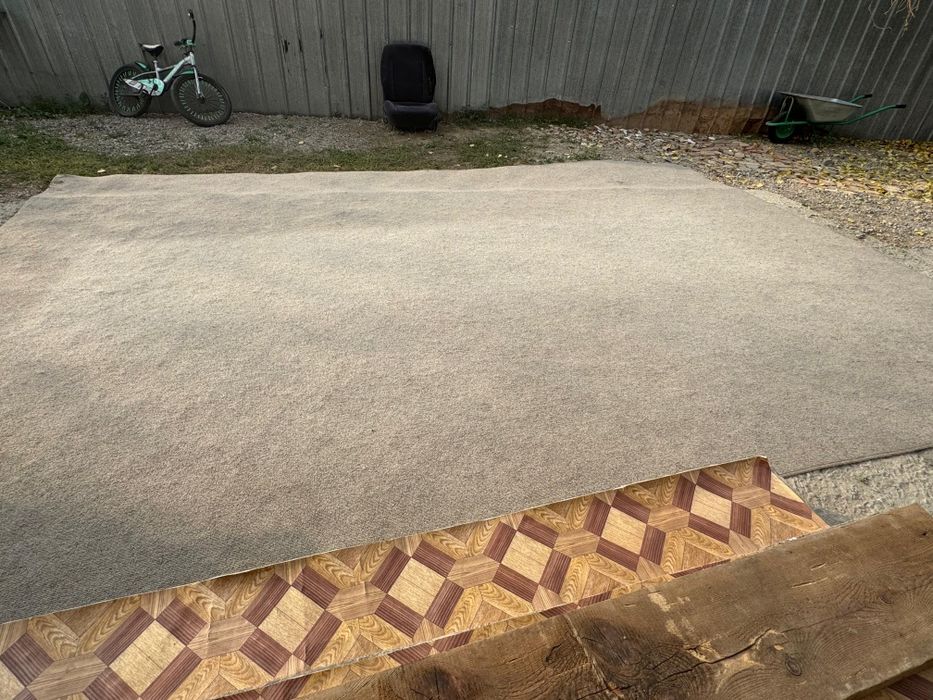 Ковёр в хорошем состоянии