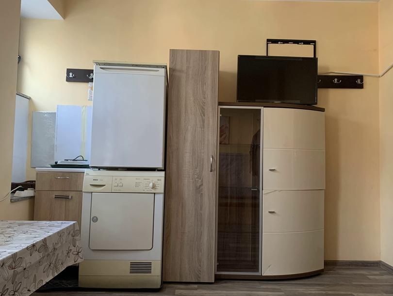 Дава се под наем Едностаен апартамент в Пловдив, Кършияка - 30 кв.м за 225 € - Снимка #1