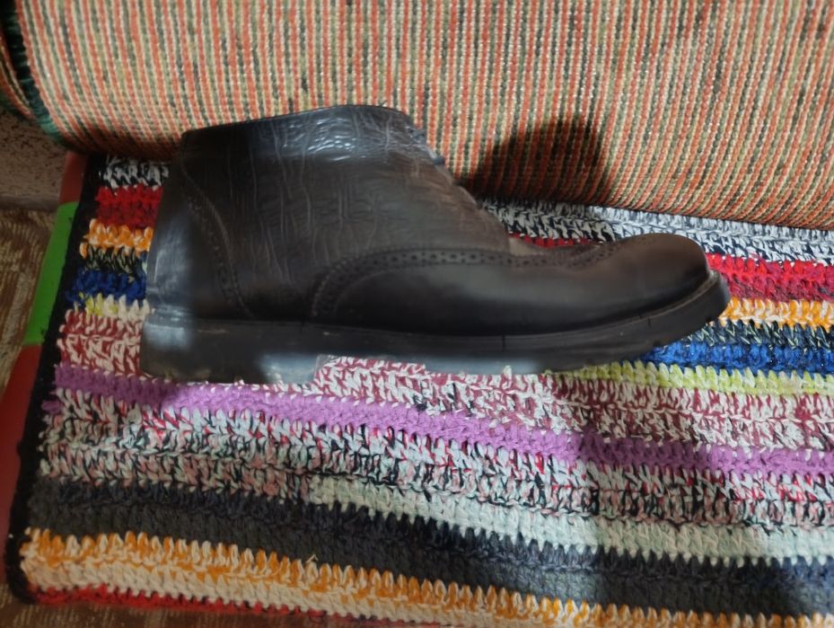 Продаются полусапожки 44 размера,в отличном состоянии.