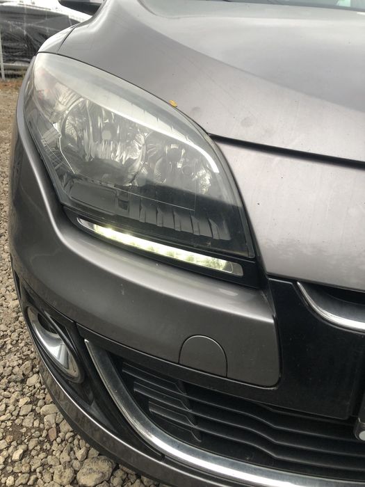 Far stanga / Drapta cu DRL Renault Megane 3 Facelift an 2013