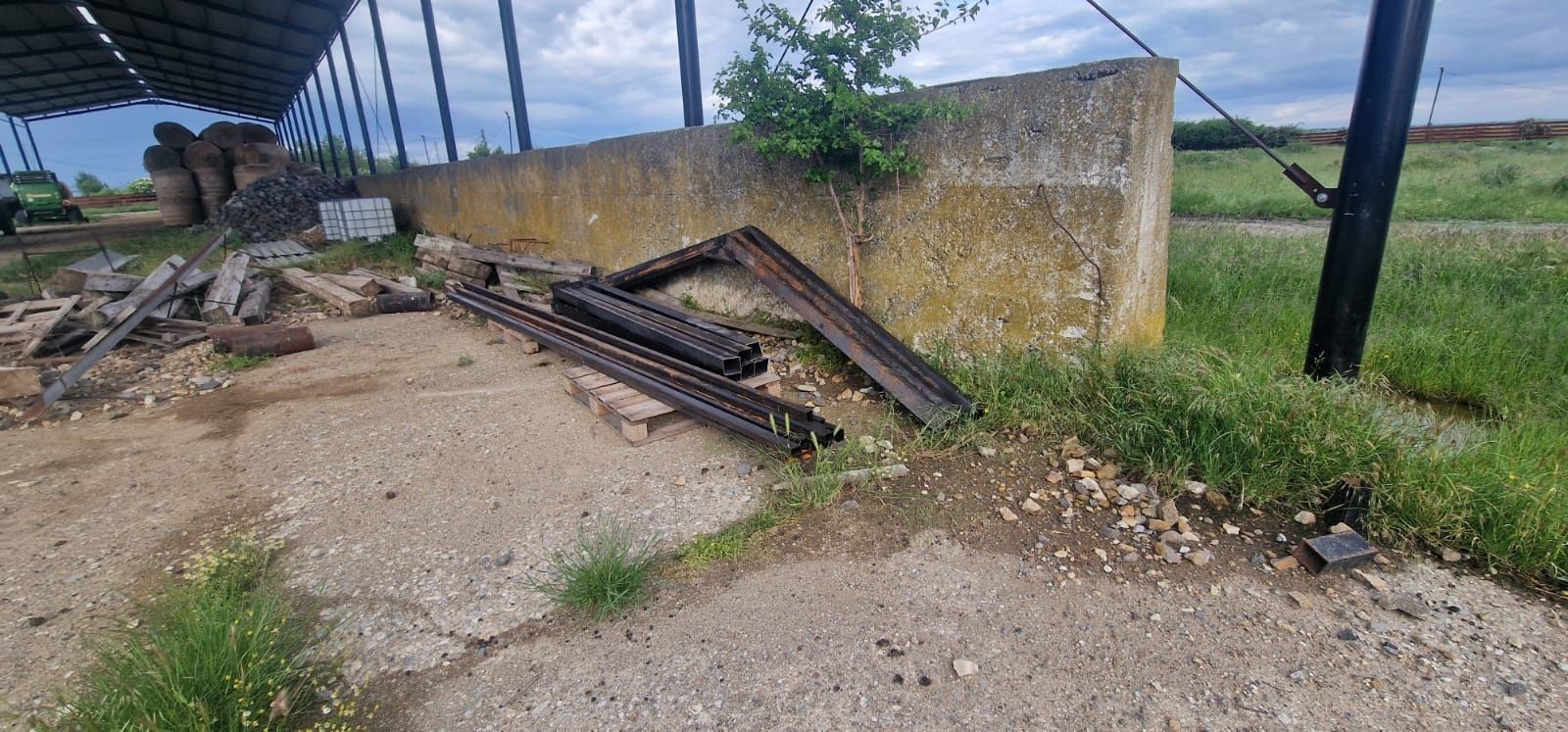 Vând hală metalica
