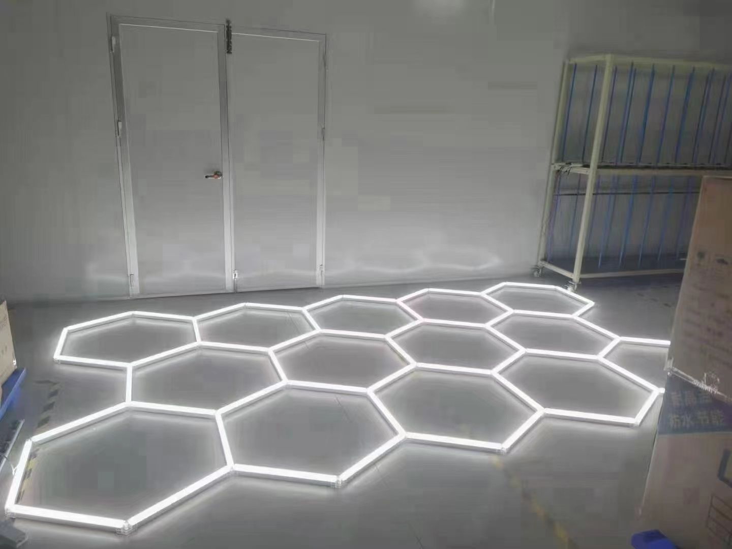 Led осветление за гараж студио фризьорски салон