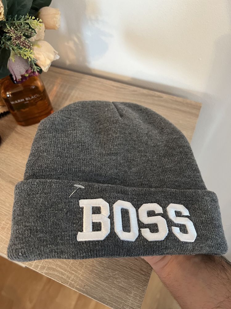 Caciula noua, Boss, Hugo Boss