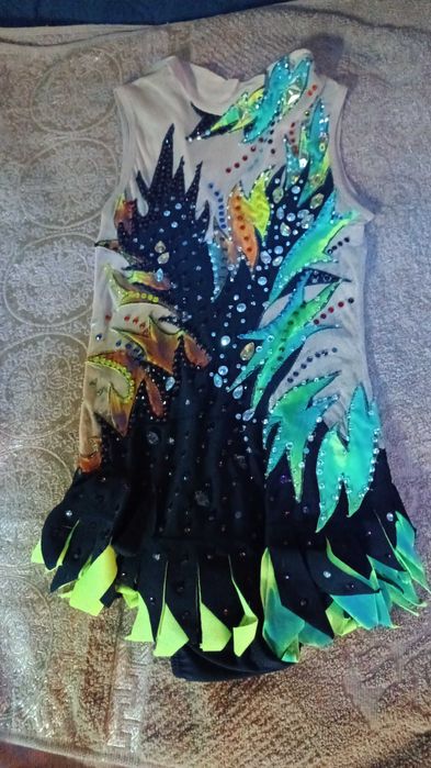 Продам купальник для художественной гимнастики