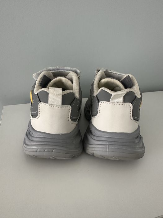 Продаются детские кросовки на осень