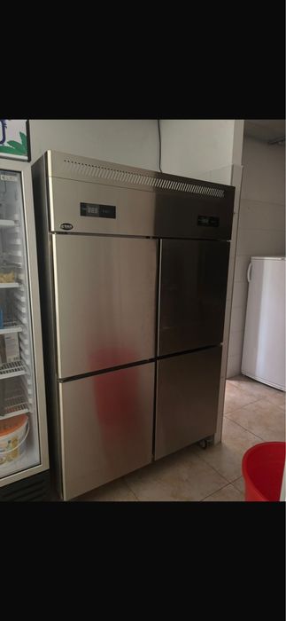 Шкаф морозильник-холодильник, в отличном состоянии