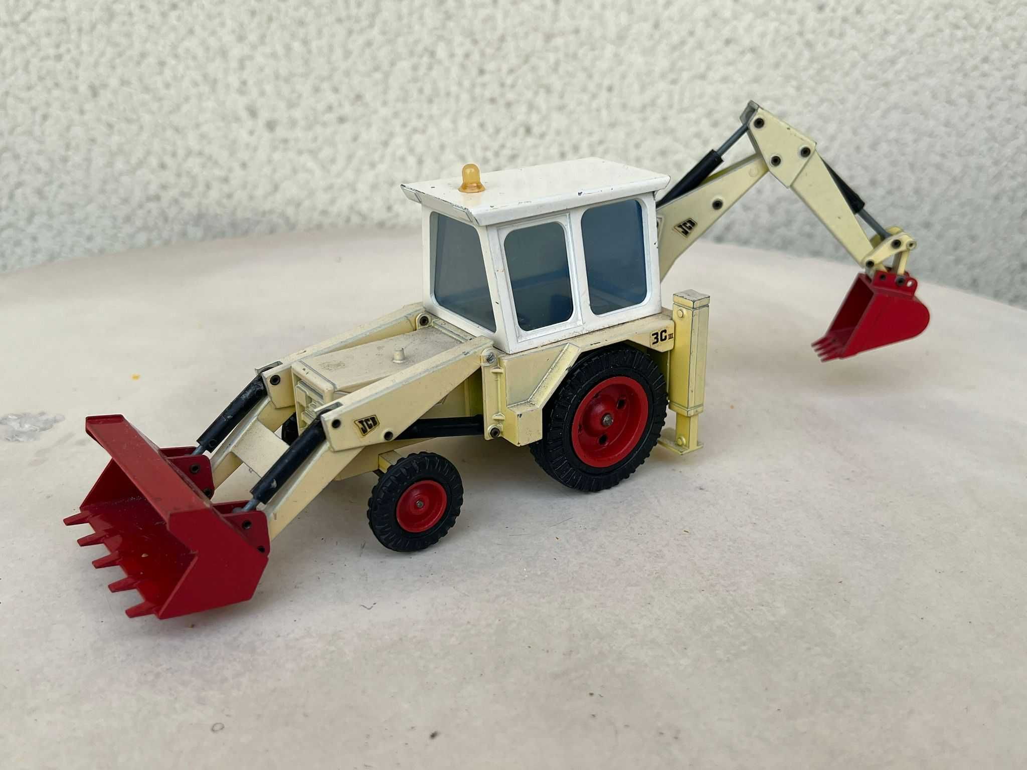 Macheta Utilaj Constructii NZG 1/35 JCB 3C MK III Tractor Buldo